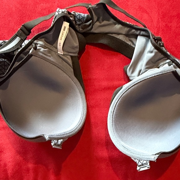 VSX Black & Gray Geometric Front-Zip Sports Bra - Picture 4 of 4